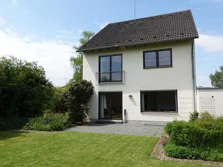 Freistehend Einfamilienhaus mit Garten und Einliegerwohnung in Meckenheim