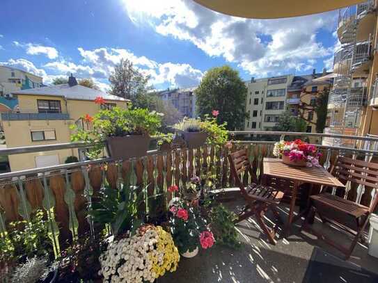 Tolle 2 Räume mit groooßem BALKON, EINBAUKÜCHE und TIEFGARAGE in Schloßchemnitz