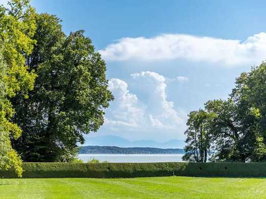 Schloss Possenhofen: Hochklassige Gartenwohnung mit Panorama-Seeblick