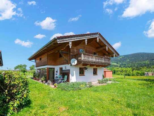 Charmantes Landhaus in ruhiger Ortsrandlage bei Inzell mit Weit- und Bergblick!