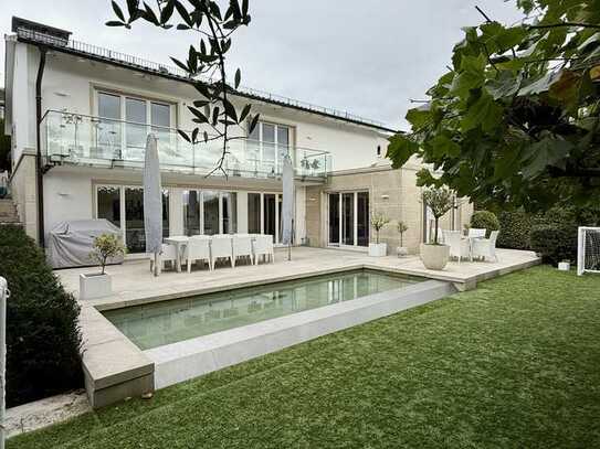 Wunderschöne Villa im Dortmunder-Süden mit Sonnengrundstück und Pool