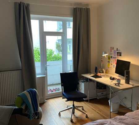 WG-Zimmer in schönem Altbau