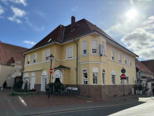 Hotel mit Restaurant und geräumiger Privatwohnung in direkter Stadtlage in Springe