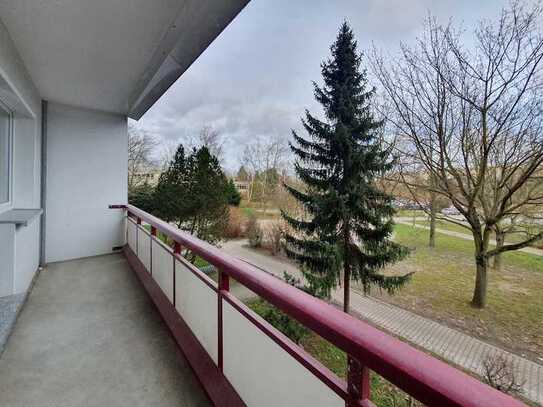 **FRISCH RENOVIERT** 3-Zimmer-Wohnung // Balkon // 3.Etage // Bad mit Wanne // ab 01.03.2025