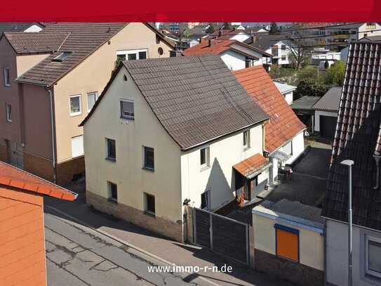 *** Sanierungsobjekt mit zwei Einfamilienhäusern und viel Potenzial im Herzen von Oftersheim ***