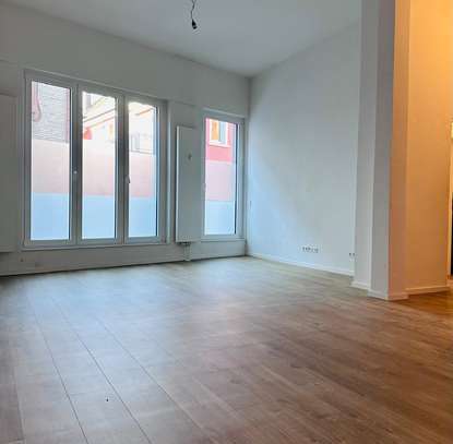 modernisierter Altbau 2-Zimmer-Wohnung mit offener Wohnküche gehobener Ausstattung und Einbauküche