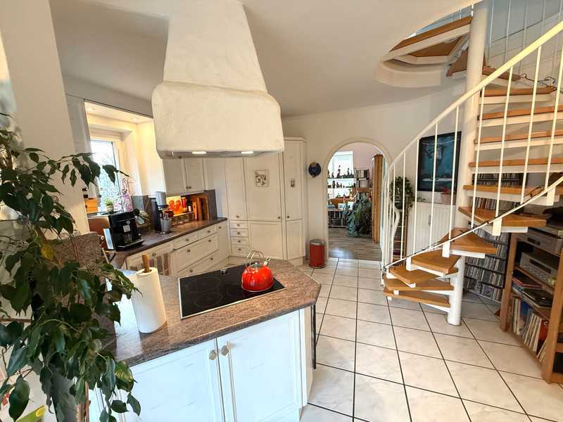 Tolle Dachgeschosswohnung in Ottobrunn -- 2 Balkonen