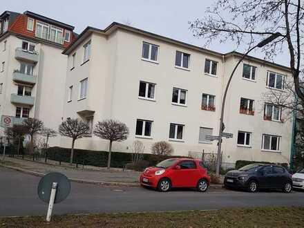 Unvermietete 3-Zimmer-Wohnung im Hochparterre nahe Roseneck