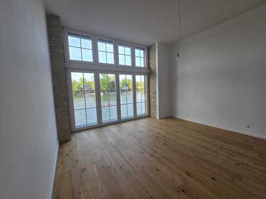 großzügiges Loft direkt an der Spree - hohe Decken, Echtholzboden, Design-EBK, Bootsliegeplatz