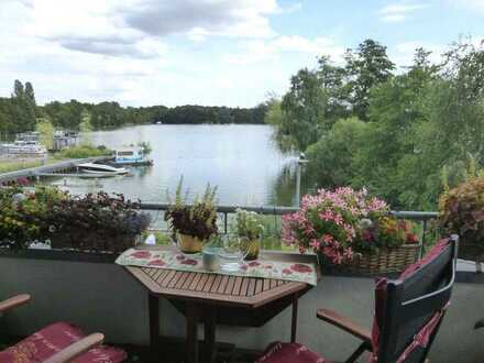 Wohnen direkt am See! Hochwertige 2,5-Zimmer-Wohnung mit Einbauküche, Balkon und Fahrstuhl