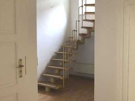 NEU SANIERTES BAD in großzügiger, heller Maisonette-Wohnung