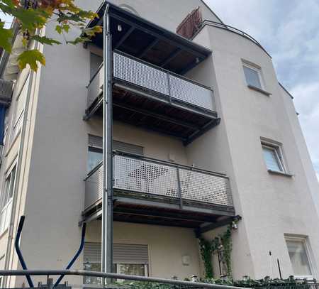 Top ! 3 Zimmerwohnung mit EBK, Balkon und TG Stellplatz