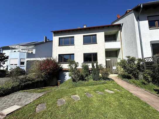 2-Familienhaus auf schönem Grundstück in ruhiger Lage! Mit Terrasse, Balkon, Garage + Keller