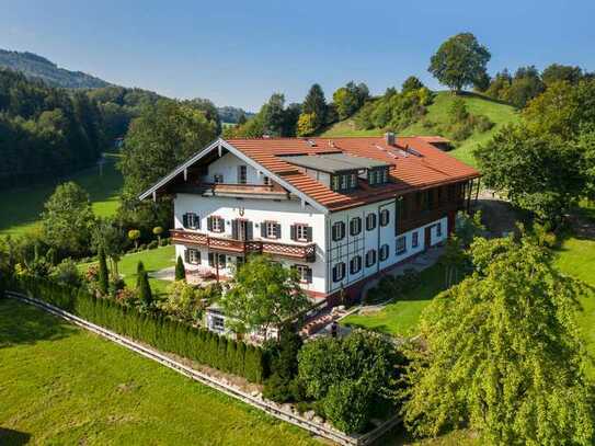 Historisches Hofanwesen mit Bergblick in Bestlage Chiemgau