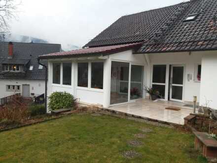 Stilvolle, geräumige zwei Zimmer Wohnung in Ziegelhausen mit Einbauküche und Klima