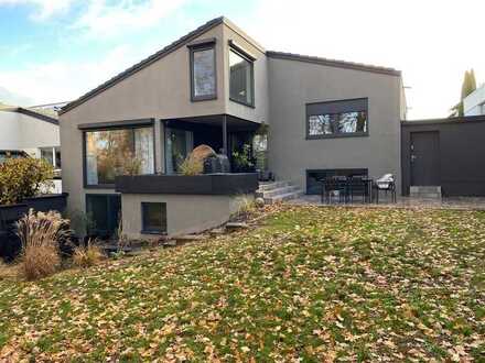 Luxuriöser Bungalow mit Einliegerwohnung und 1 Garage in Zirndorf bei Fürth