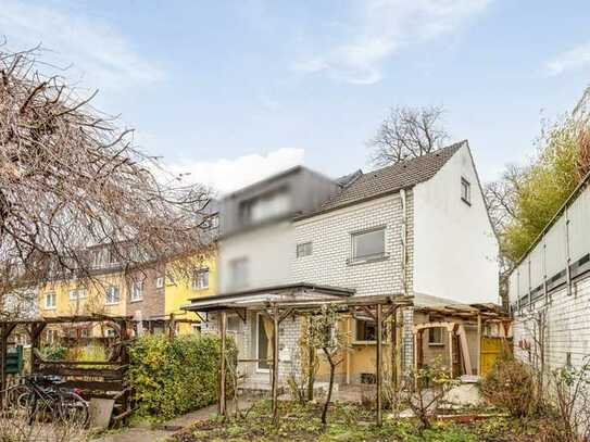 Sanierungsbedürftiges Reiheneckhaus im ruhigen Mauenheim!