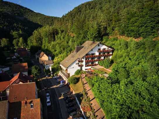 Erfolgreiches Hotel im Dahner Felsenland mit Erweiterungsmöglichkteiten PROVISIONSFREI
