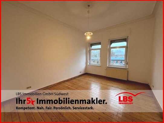 Stilvolle 4-Zimmer-Altbauwohnung, frisch renoviert !