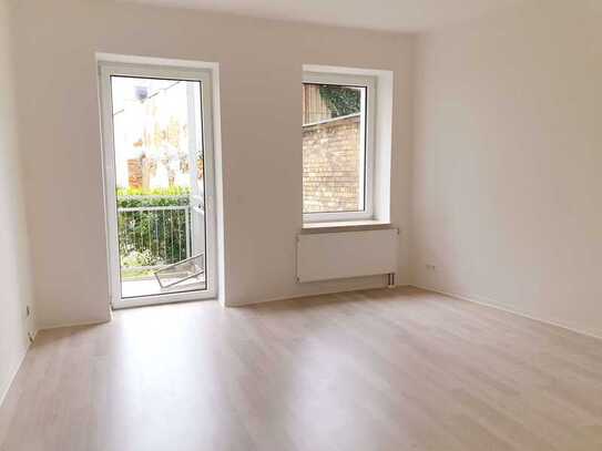 TOP 2-Zi.-Whg. / mit Balkon / moderner Bodenbelag