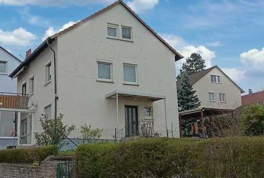 Alt und Jung vereint! 
Zweifamilienhaus mit Garten und Garage