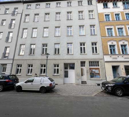 Riesige 3 Raum-Maisonette-Wohnung mit Einbauküche und Kellerraum