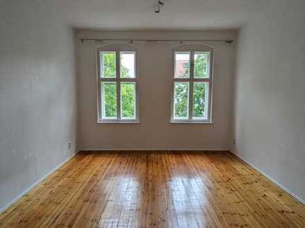 3-Zimmer-Altbauwohnung mit großem Balkon nahe Mexikoplatz