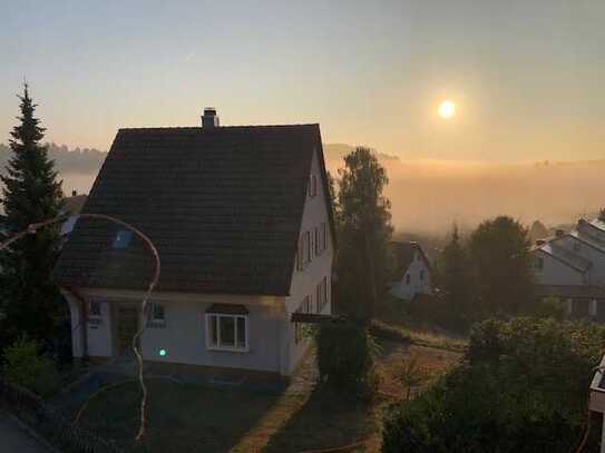 Freistehendes sonniges Einfamilienhaus mit Garten