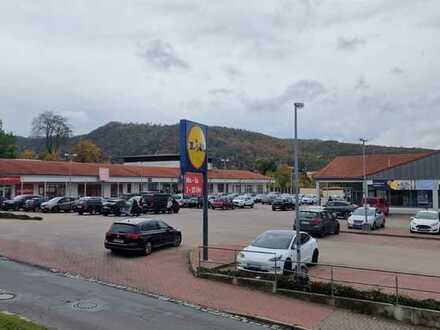 Einzelhandelsfläche im Bodetal-Center mit großer Schaufensterfront