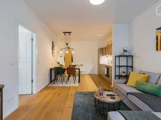 Stilvolle 2-Zimmer-Wohnung mit luxuriöser Innenausstattung mit EBK in Berlin Neukölln