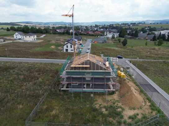 KfW40 Doppelhaus mit Wärmepumpe und Photovoltaik in Gornau