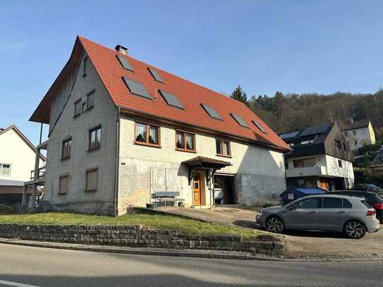 Freistehendes 2-Fam.-Haus mit Balkone, Garten, Scheune (Lager auf 2 Etagen) und Garten