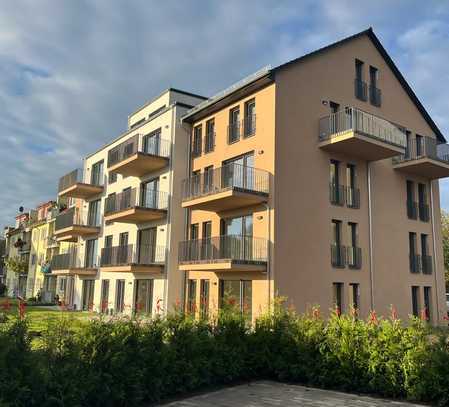 Großzügige Neubauwohnung mit Terrasse und Gartenanteil