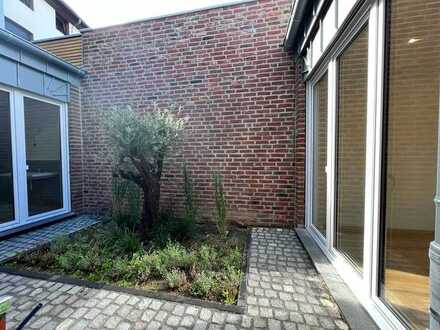 *** Exklusive 2 Zimmer-Atriumwohnung im EG mit Garten, Erstbezug nach Sanierung ***