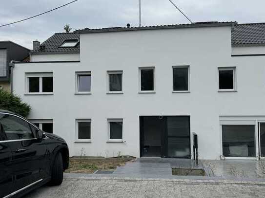 *Erstbezug* grosse Wohnung / Büro mit Wohnung