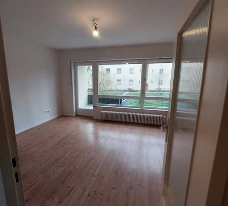 Moderne 1 Zimmerwohnung mit Einbauküche und Balkon am U-Residenzstraße zu vermieten!