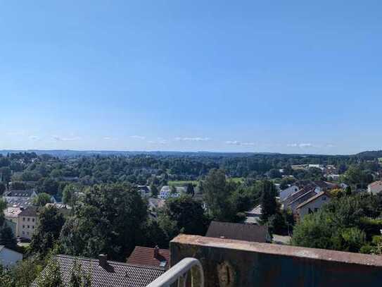 Helle, sonnige 3-Zimmer-Wohnung, geh. Innenausstattung mit Balkon und EBK in Biberach an der Riß