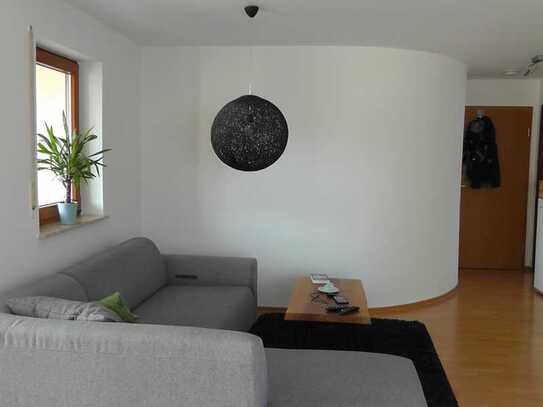 Schöne helle 2,5 Zimmer-Wohnung mit Balkon in SHA-Teurershof