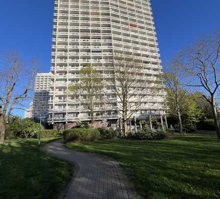 Renovierte 4-Zi.-Whg. in LU – Balkon, ab 01.05., ideal für Familien, jetzt anschauen!