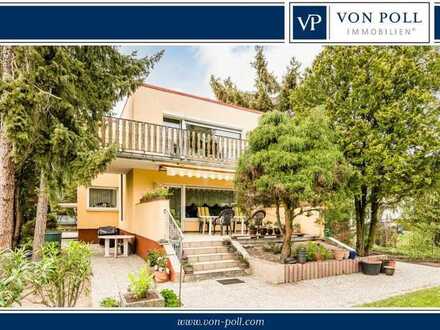 Gepflegtes Zweifamilienhaus auf großem sonnigem Grundstück mit zusätzlichem Bebauungspotential