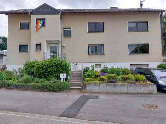 Attraktive 5-Zimmer-Maisonettewohnung mit Einfamilienhaus-/Doppelhauscharakter in Bornheim-Botzdorf