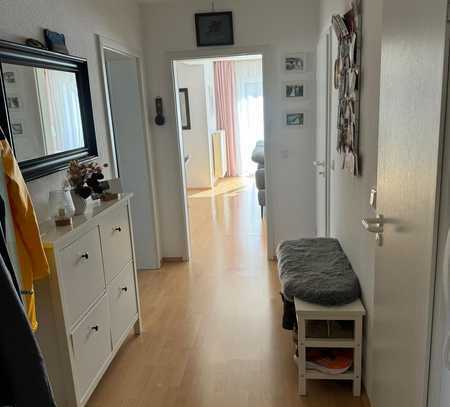 Exklusive 3-Zimmer-Wohnung mit Balkon und Einbauküche in Stadecken-Elsheim