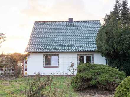 Solides Einfamilienhaus mit Gästehaus und Garage in Löcknitz