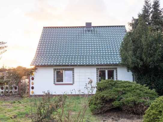 Solides Einfamilienhaus mit Gästehaus und Garage in Löcknitz