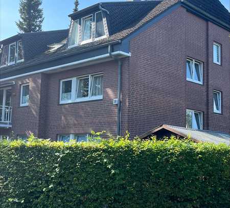 Stilvolle, gepflegte 4-Zimmer-Maisonette-Wohnung mit Balkon und EBK in Hamburg Wandsbek