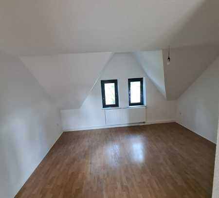 Renovierte helle DG Wohnung 3 Zimmer ca.87m²