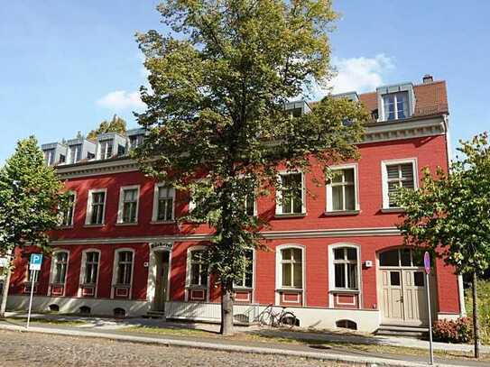 "Englisches Haus": Exclusive Dachgeschoß-Wohnung mit großer Galerie und Sonnenbalkon (vermietet)