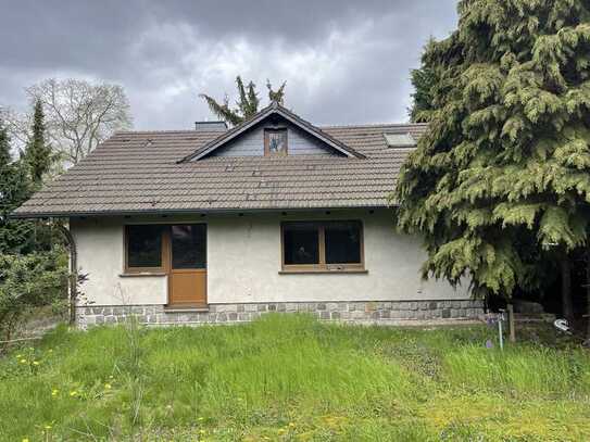 Einfamilienhaus in Berlin Biesdorf mit Keller auf schönem Grundstück.