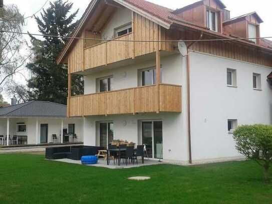 Großzügige, helle 3-Zimmer-Dachgeschosswohnung mit Balkon und EBK in Zorneding/Wolfesing
