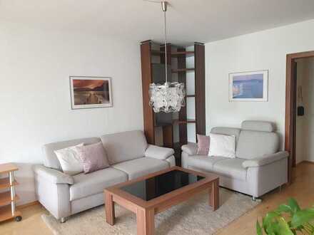 Bezugsfreie, helle und sehr gepflegte 2-Zimmerwohnung mit großem Sonnenbalkon und Einbauküche!